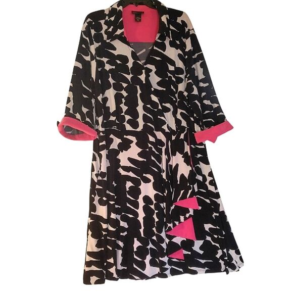 Lane Bryant Dresses & Skirts - Lane Bryant 3/4 Sleeve  Black White And Pink Geometric Print Faux Wrap Jersey 24